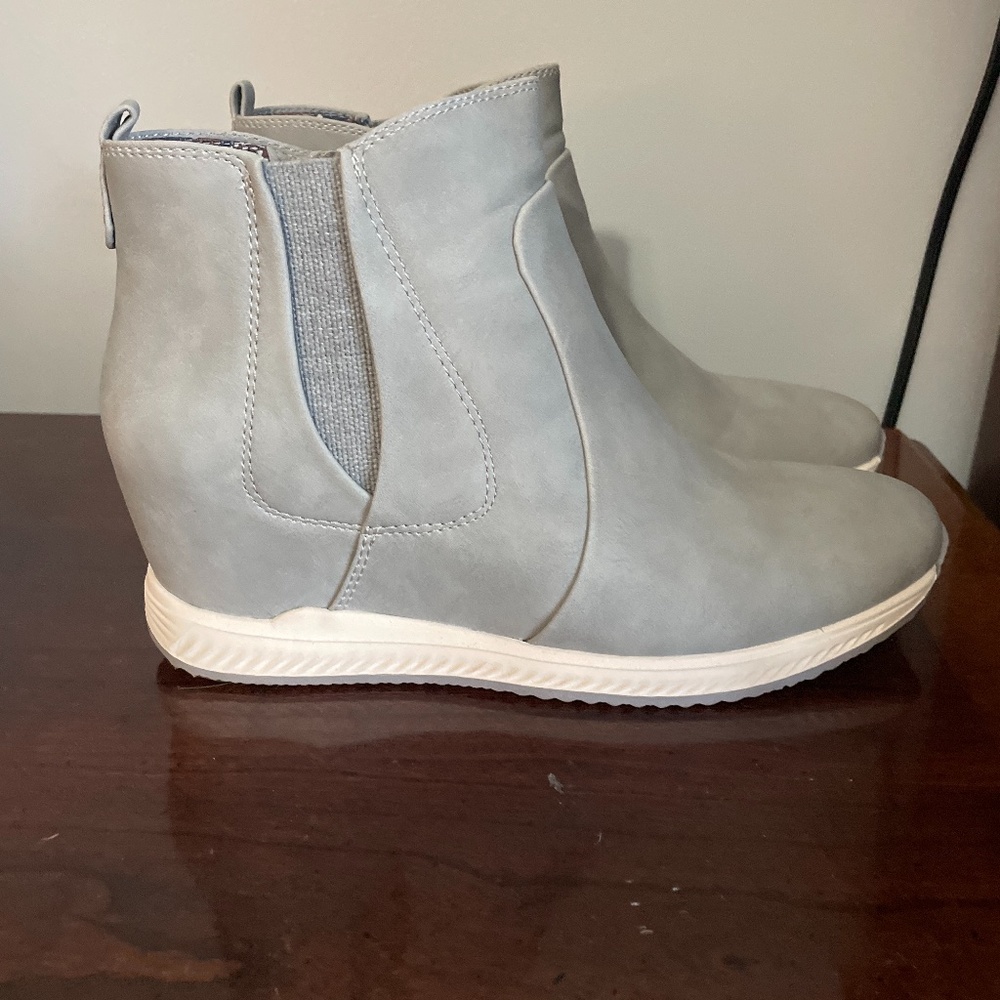 BareTraps Light Gray Wedge Sneakers